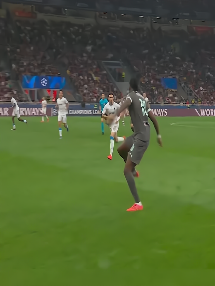 爱游戏APP-顶级足球比赛中的惊心动魄一幕