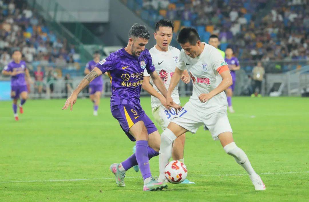 泰达队员连续进球，为球队带来胜利的简单介绍