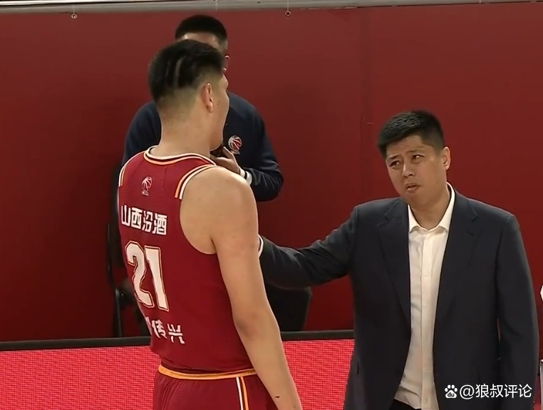 爱游戏官网-北京男篮遭遇广州队逆转,连胜被终结