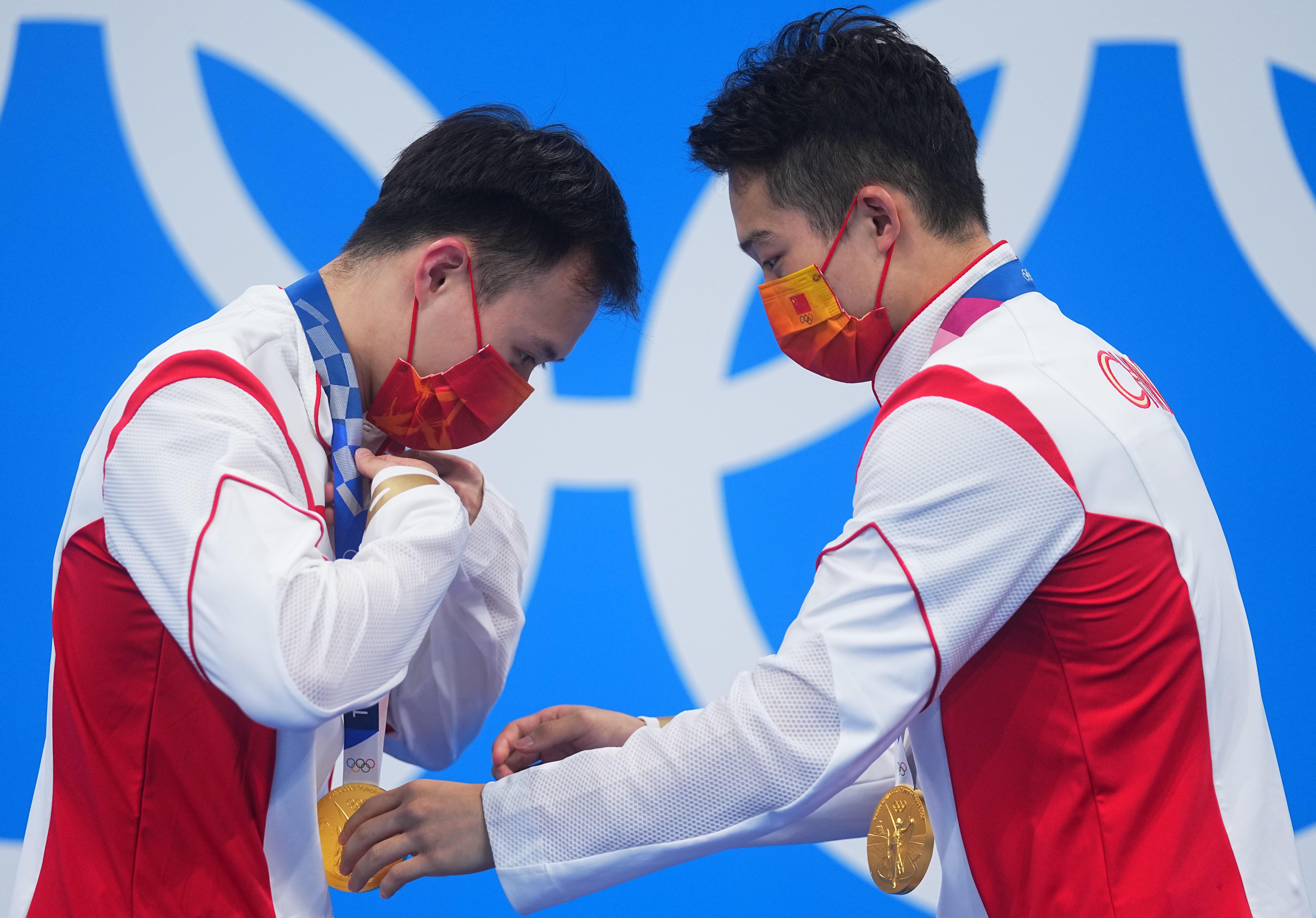 关于瑞士跳水选手完成男子3米板比赛，优雅姿态赢得好评的信息