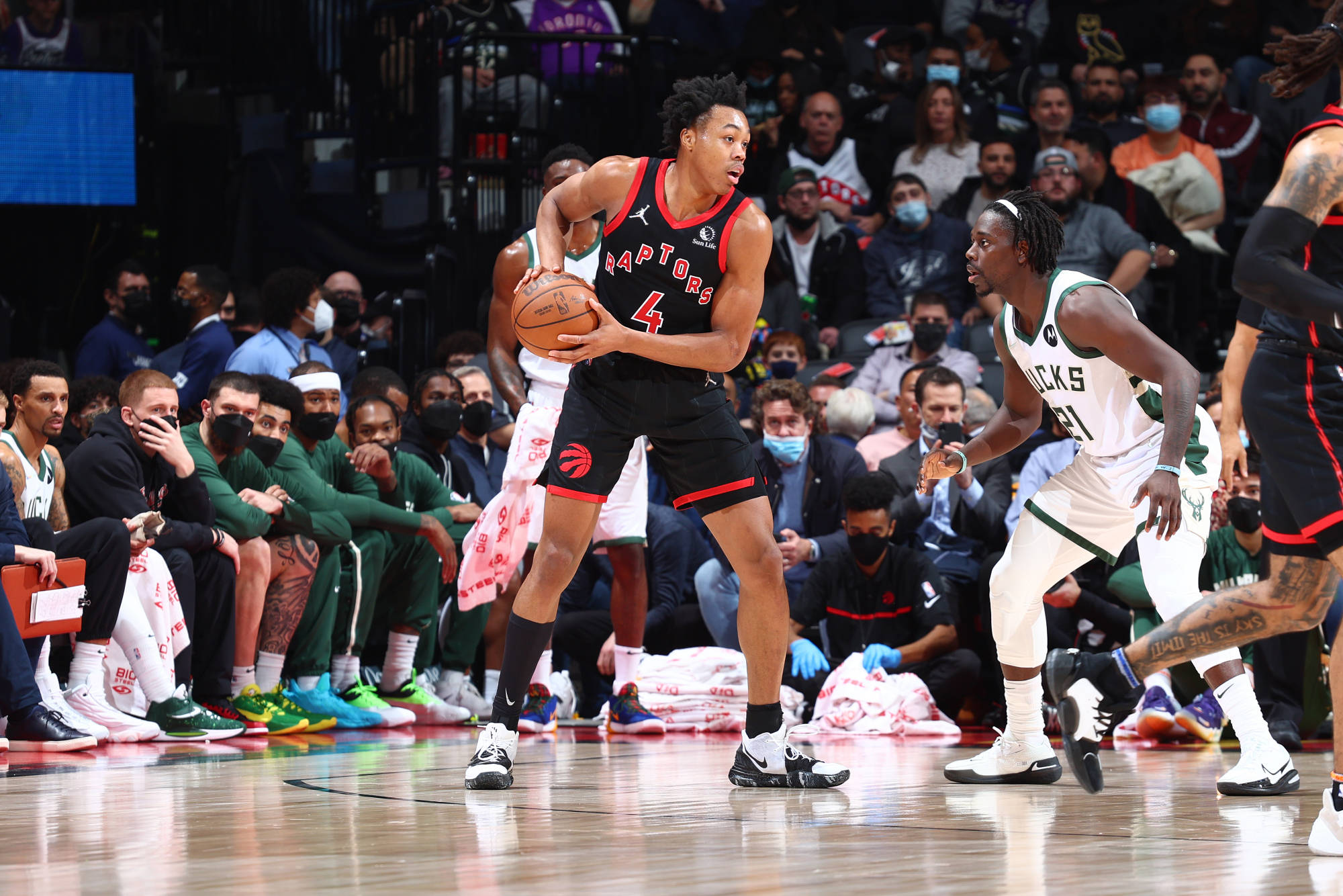 包含青岛队完胜猛龙，霍勒迪惊艳四座的词条