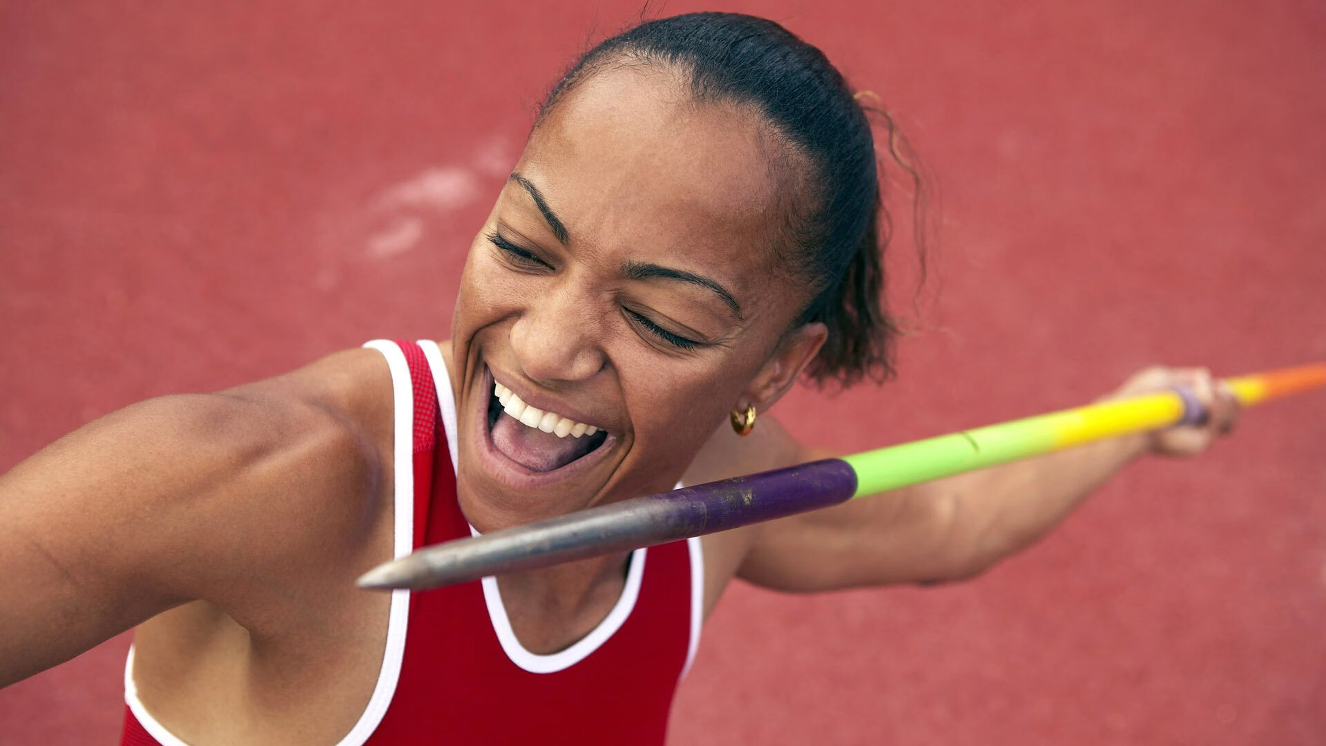 F1街道赛之夜,拉文用极限艺术,在霓虹与轰鸣中写满评分栏