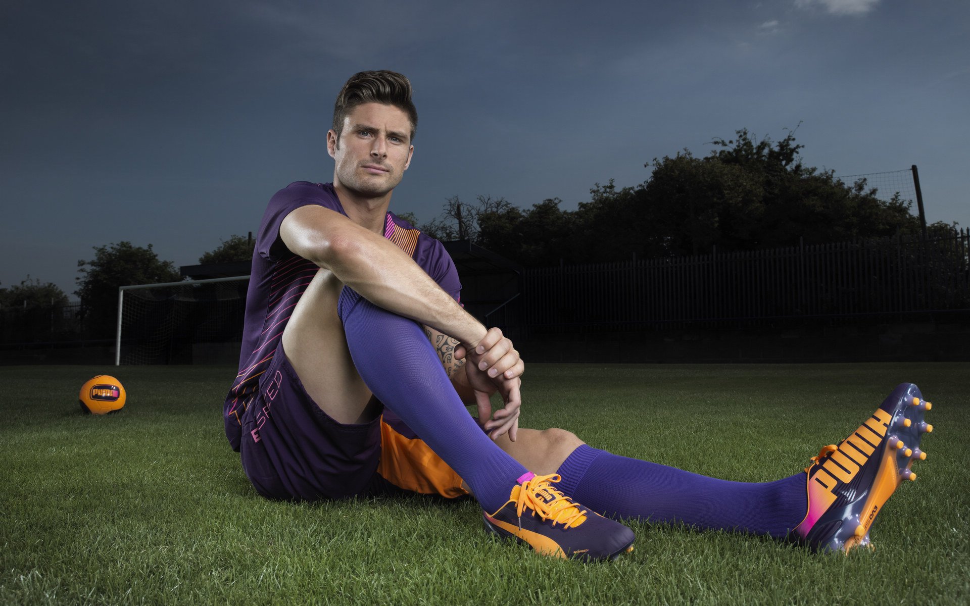 卢卡库战术支点一手掌控比赛走势，丹麦式纪律助球队力克曼城巨人