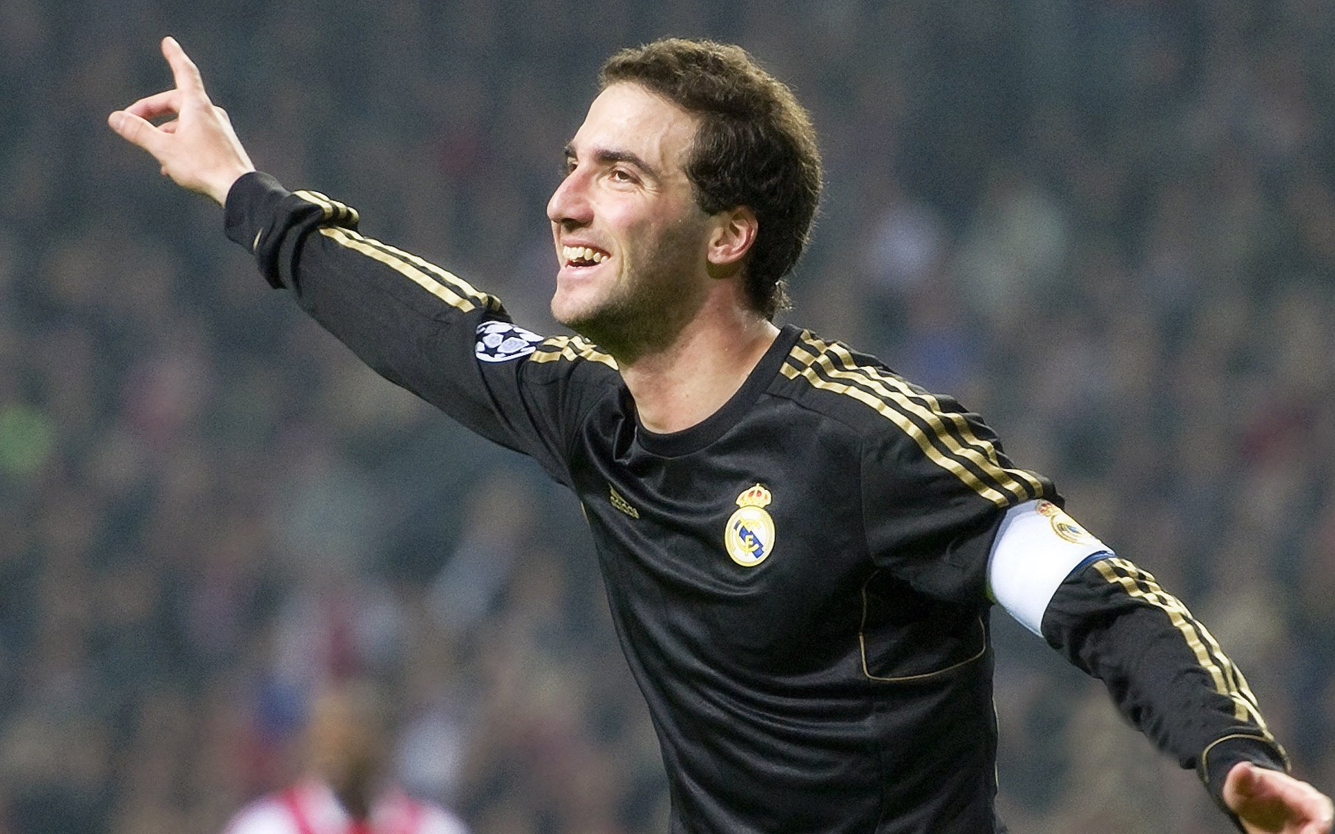 骑士战术压制深圳队,英格拉姆成为关键先生